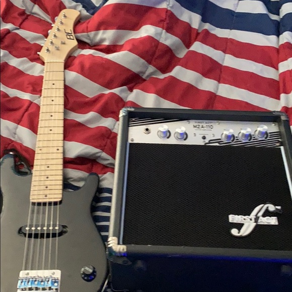 Guitar and amp - Picture 1 of 1